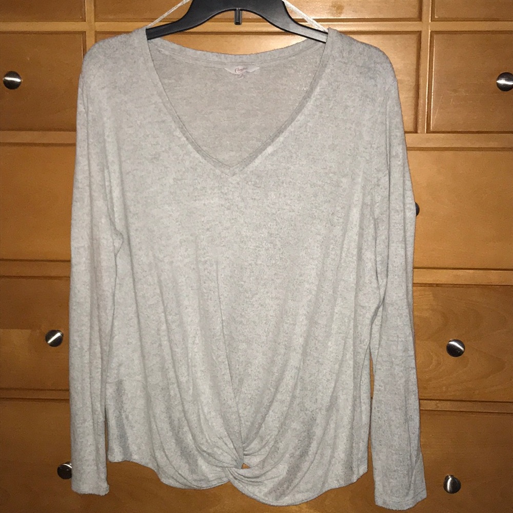 Long sleeve blouse with front twist
